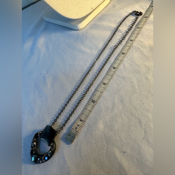 Abstract heart pendant necklace Swarovski rhinestones - Picture 3 of 7